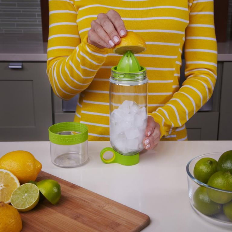 Garrafa “Mini Citrus” com espremedor para infusões de limão