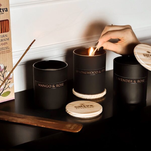 Vela Aromática de Soja Sândalo e Pinheiro – Sattva